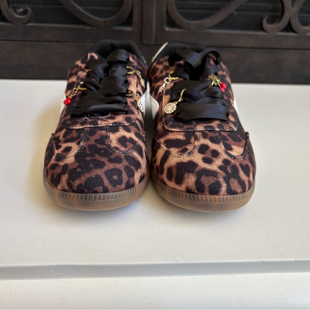 NWOB DV by Dolce Vita Quantum Charm Leopard Sneakers 9.5 - Picture 3 of 9